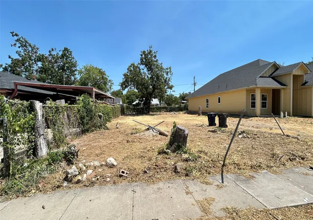 Photo 3 of Land for sale at 3613 College Ave, Fort Worth, TX 76110 | MLS# 21363863 | Listing updated on 2026-09-28