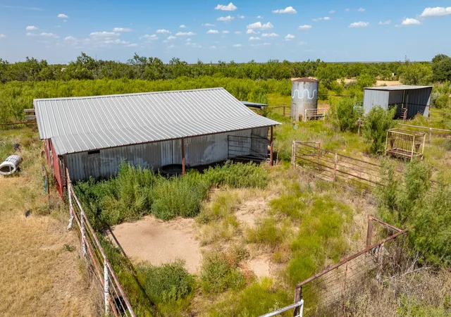 Photo 3 of House for sale at 725 Nora Miller Rd, Abilene, TX 79602 | MLS# 21363841 | Listing updated on 2026-08-20