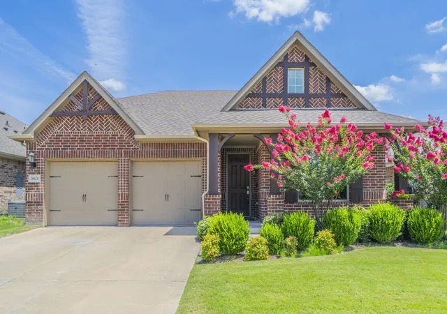 Photo 1 of Single family home for sale at 1621 Ranch Trail Rd, Aubrey, TX 76227 | MLS# 21363295 | Listing updated on 2026-08-19