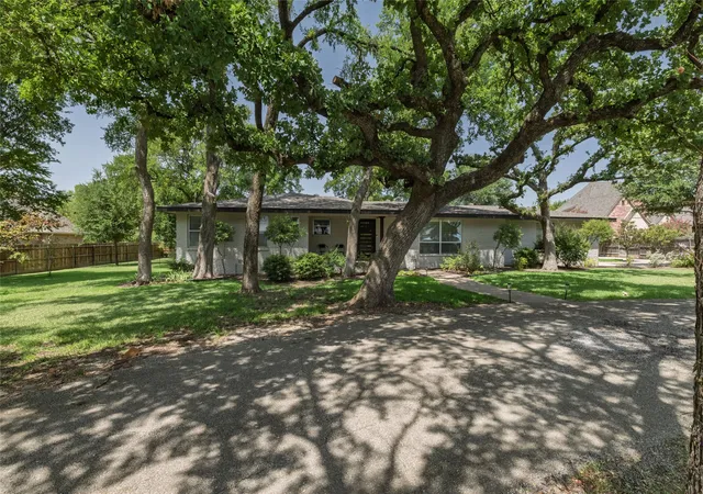 Photo 3 of Single family home for sale at 2640 Ridgecrest Dr, Southlake, TX 76092 | MLS# 21362545 | Listing updated on 2026-08-19
