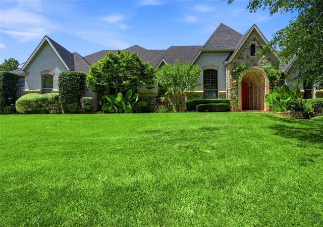 Photo 2 of Single family home for sale at 4 Mill Run Pl, Athens, TX 75751 | MLS# 21363916 | Listing updated on 2026-08-26