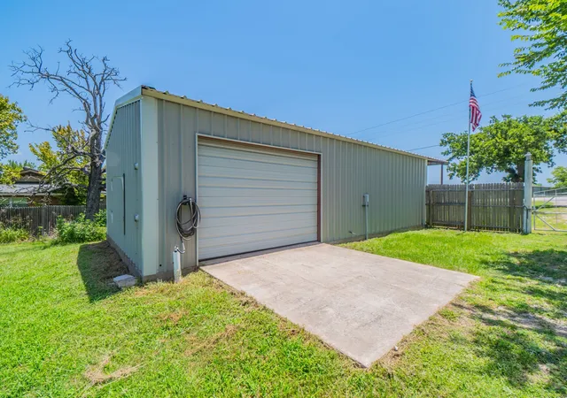 Photo 3 of Single family home for sale at 6017 E Hwy 67, Alvarado, TX 76009 | MLS# 21363909 | Listing updated on 2026-08-22