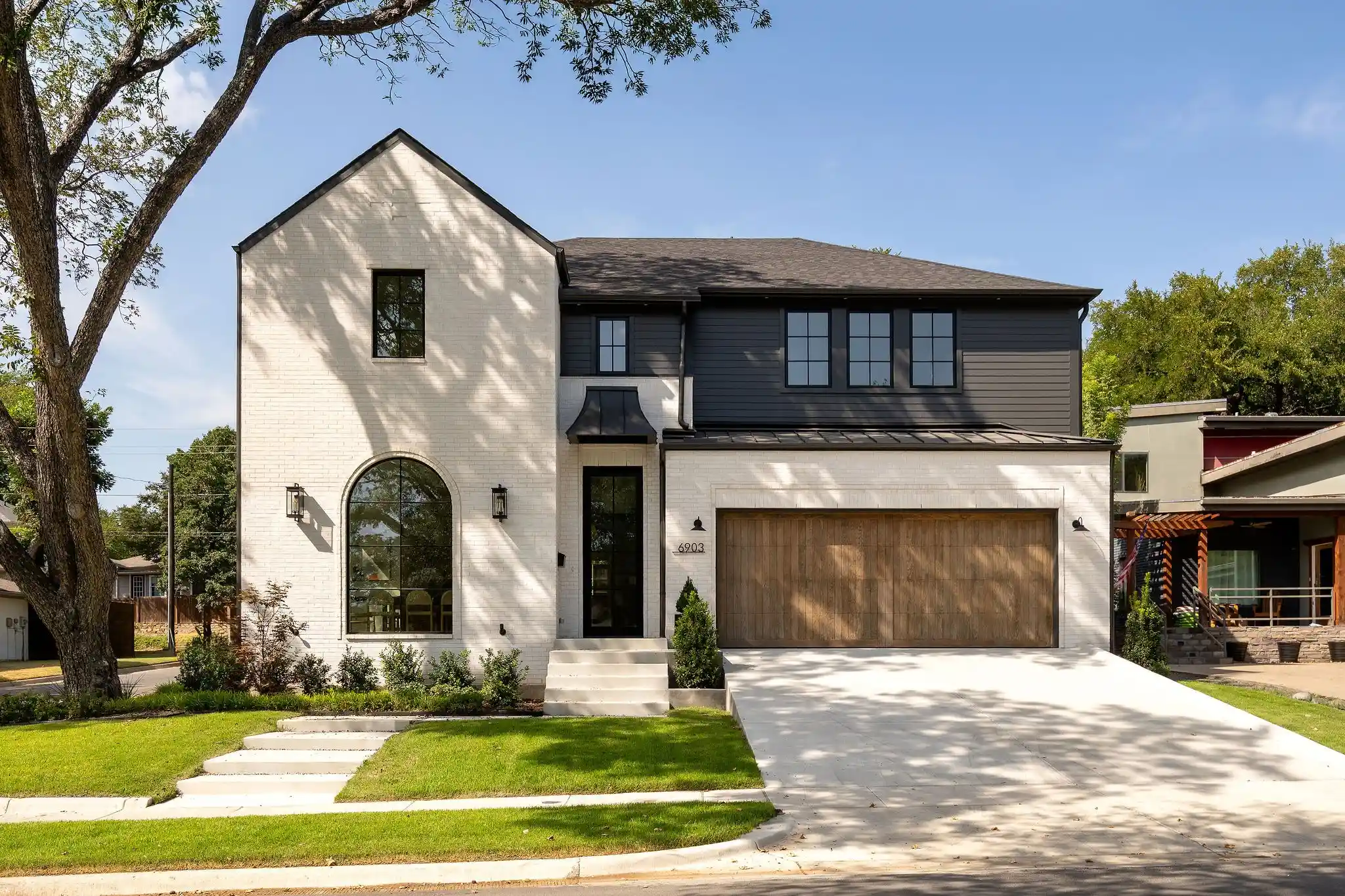 Photo 1 of Mansion for sale at 6903 La Vista Dr, Dallas, TX 75214 | MLS# 21357469 | Listing updated on 2026-10-29