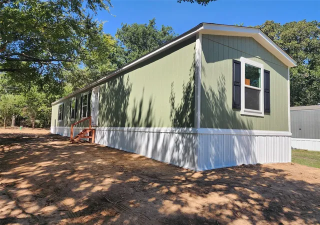 Photo 2 of Manufactured home for sale at 229 Maple St, Gun Barrel City, TX 75156 | MLS# 21363680 | Listing updated on 2026-08-19