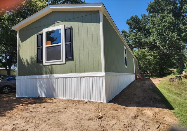 Photo 3 of Manufactured home for sale at 229 Maple St, Gun Barrel City, TX 75156 | MLS# 21363680 | Listing updated on 2026-08-19