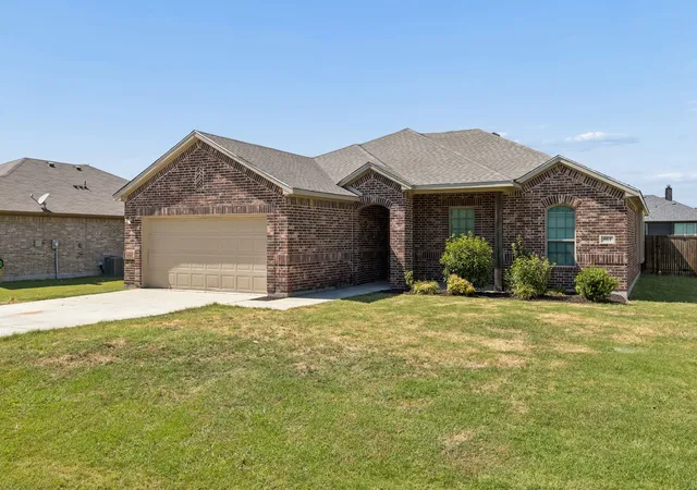 Photo 2 of Single family home for sale at 461 Kerens St, Nevada, TX 75173 | MLS# 21358052 | Listing updated on 2026-09-03