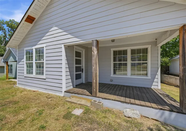 Photo 3 of Single family home for sale at 215 W Walker St, Denison, TX 75020 | MLS# 21363972 | Listing updated on 2026-09-23