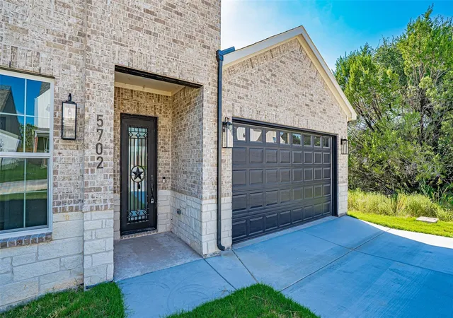 Photo 3 of Single family home for sale at 5702 Barkridge Dr, Granbury, TX 76048 | MLS# 21363990 | Listing updated on 2026-08-19