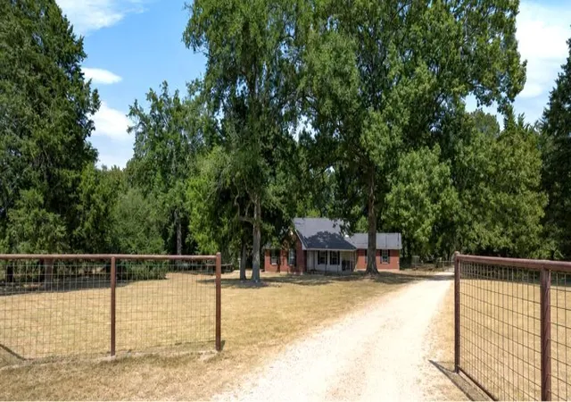 Photo 1 of Single family home for sale at 530 Vz County Road 2915, Eustace, TX 75124 | MLS# 21364036 | Listing updated on 2026-09-03