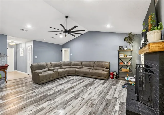 Photo 2 of Single family home for sale at 530 Vz County Road 2915, Eustace, TX 75124 | MLS# 21364036 | Listing updated on 2026-09-03