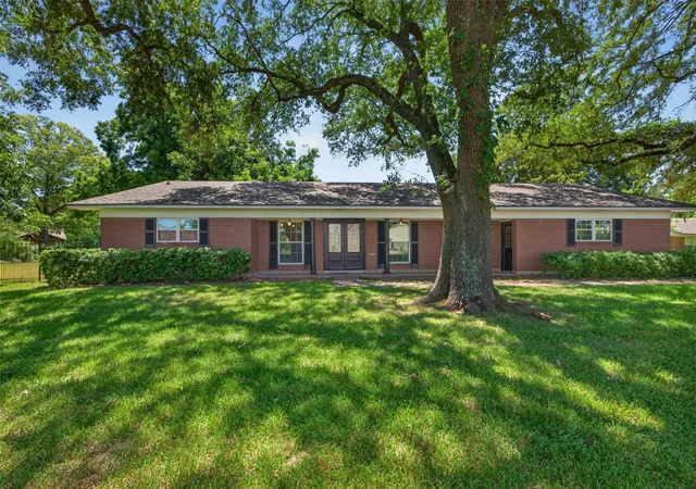 Photo 1 of Single family home for sale at 2224 Brownlee Rd, Bossier City, LA 71111 | MLS# 21363785 | Listing updated on 2026-08-19