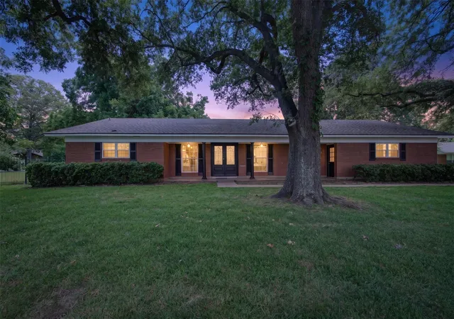 Photo 2 of Single family home for sale at 2224 Brownlee Rd, Bossier City, LA 71111 | MLS# 21363785 | Listing updated on 2026-08-19