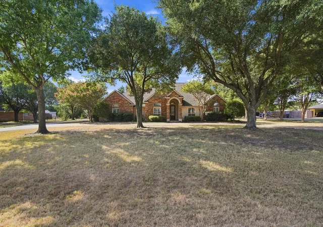 Photo 2 of Single family home for sale at 1212 N Creek Cir, Waxahachie, TX 75165 | MLS# 21364108 | Listing updated on 2026-10-05