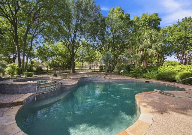 Photo 3 of Single family home for sale at 1212 N Creek Cir, Waxahachie, TX 75165 | MLS# 21364108 | Listing updated on 2026-10-05