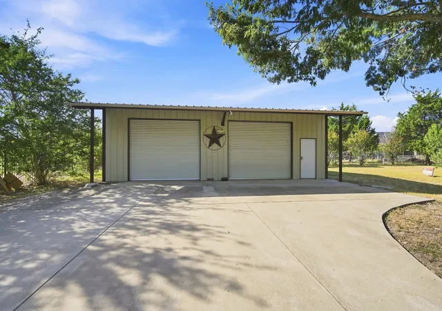Photo 3 of Single family home for sale at 1212 N Creek Cir, Waxahachie, TX 75165 | MLS# 21364108 | Listing updated on 2026-10-05
