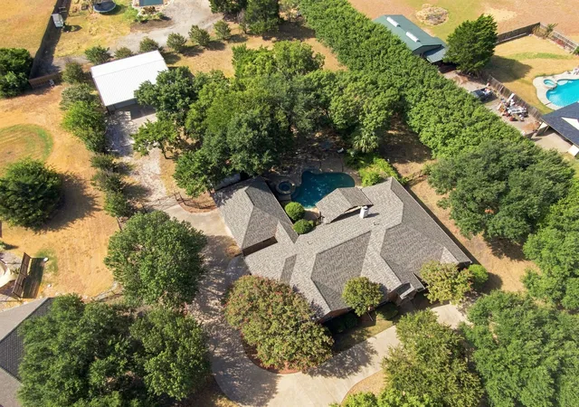 Photo 4 of Single family home for sale at 1212 N Creek Cir, Waxahachie, TX 75165 | MLS# 21364108 | Listing updated on 2026-10-05