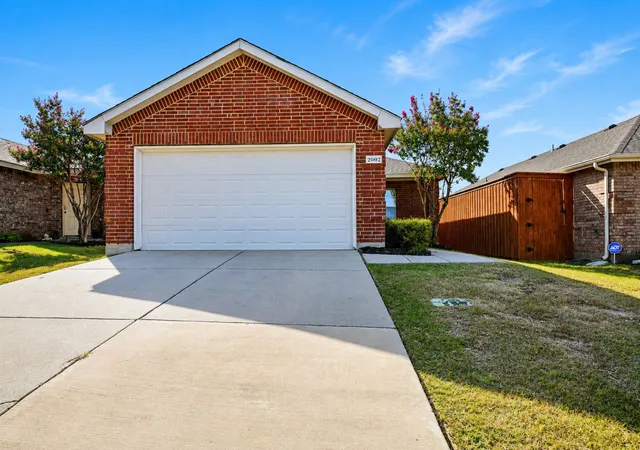 Photo 1 of Single family home for sale at 2002 Kickapoo Trl, Heartland, TX 75126 | MLS# 21362634 | Listing updated on 2026-10-02