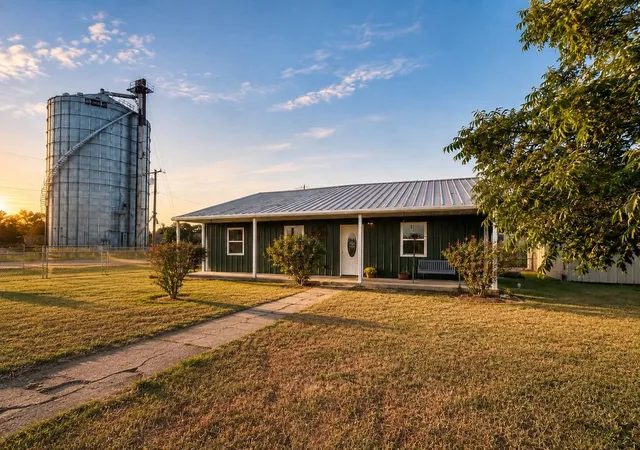 Photo 1 of Single family home for sale at 702 Main St, Windom, TX 75492 | MLS# 21364164 | Listing updated on 2026-08-20