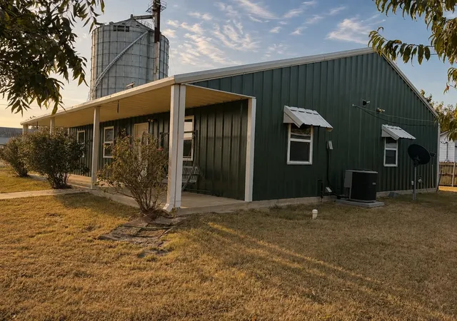 Photo 2 of Single family home for sale at 702 Main St, Windom, TX 75492 | MLS# 21364164 | Listing updated on 2026-08-20