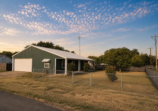 Photo 3 of Single family home for sale at 702 Main St, Windom, TX 75492 | MLS# 21364164 | Listing updated on 2026-08-20