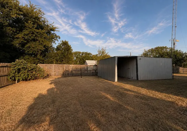 Photo 4 of Single family home for sale at 702 Main St, Windom, TX 75492 | MLS# 21364164 | Listing updated on 2026-08-20