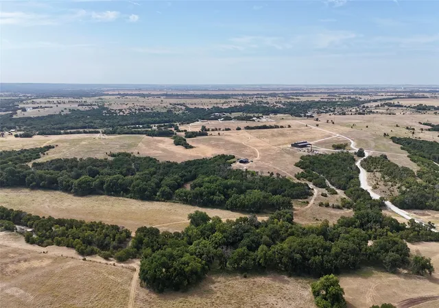 Photo 4 of House for sale at 5066 New Windsor Parkway, Mc Gregor, TX 76657 | MLS# 21363127 | Listing updated on 2026-08-20
