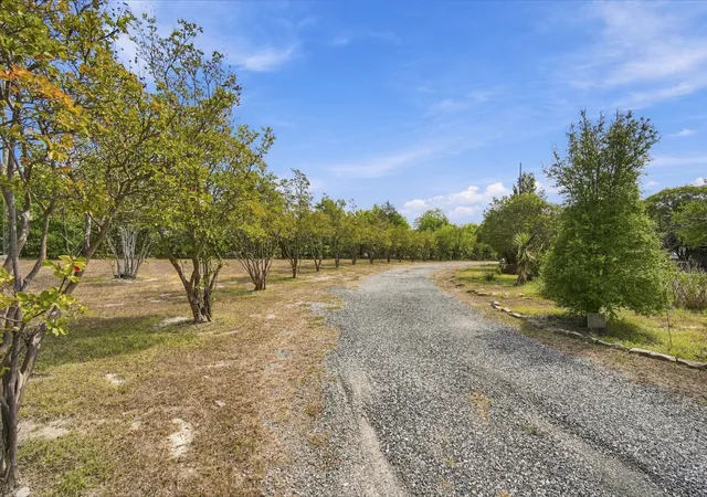 Photo 4 of Single family home for sale at 7210 Shiloh Rd, Midlothian, TX 76065 | MLS# 21363688 | Listing updated on 2026-09-30