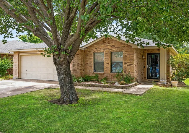Photo 1 of Single family home for sale at 2120 Shawnee Trl, Justin, TX 76247 | MLS# 21364222 | Listing updated on 2026-08-20