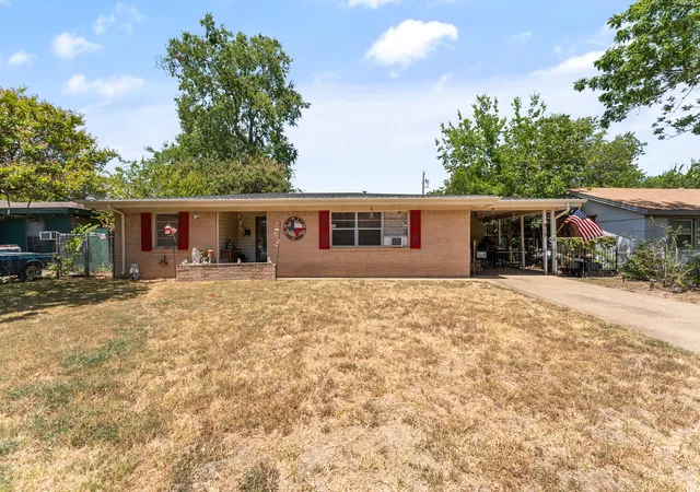 Photo 1 of Single family home for sale at 915 Liberty Dr, Irving, TX 75061 | MLS# 21364254 | Listing updated on 2026-08-20