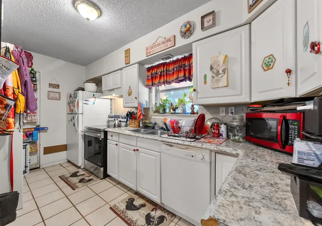 Photo 3 of Single family home for sale at 915 Liberty Dr, Irving, TX 75061 | MLS# 21364254 | Listing updated on 2026-08-20