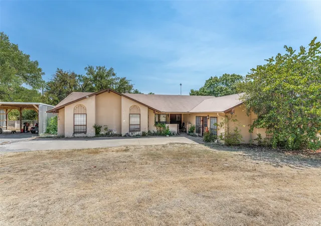 Photo 1 of Single family home for sale at 885 Kyle Cir, Azle, TX 76020 | MLS# 21364241 | Listing updated on 2026-08-29