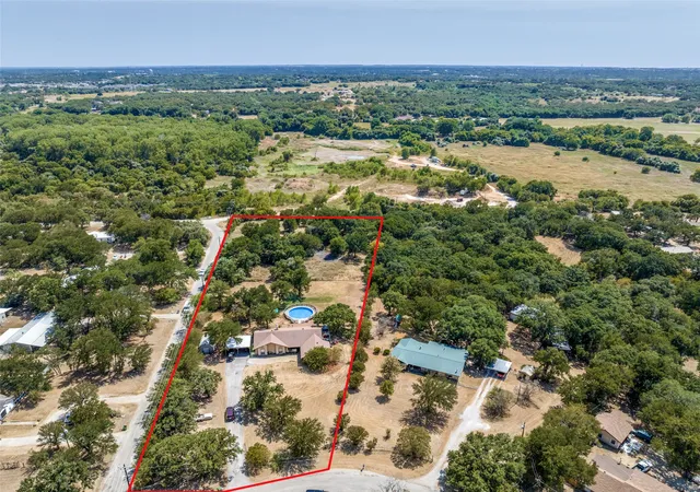 Photo 2 of Single family home for sale at 885 Kyle Cir, Azle, TX 76020 | MLS# 21364241 | Listing updated on 2026-08-29