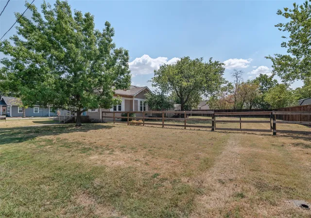 Photo 3 of Single family home for sale at 700 Elm St, Sanger, TX 76266 | MLS# 21364198 | Listing updated on 2026-08-30