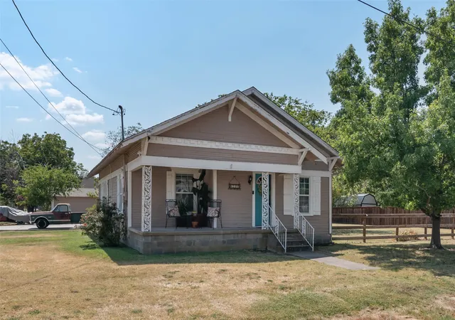 Photo 3 of Single family home for sale at 700 Elm St, Sanger, TX 76266 | MLS# 21364198 | Listing updated on 2026-08-30