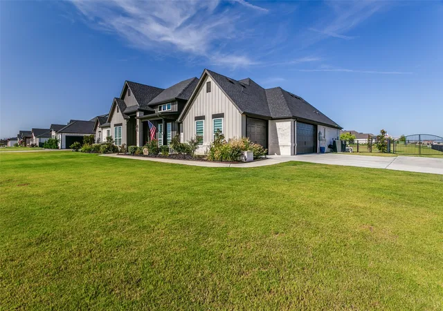 Photo 2 of Single family home for sale at 12000 Bella Vino Dr, Fort Worth, TX 76126 | MLS# 21357403 | Listing updated on 2026-08-29