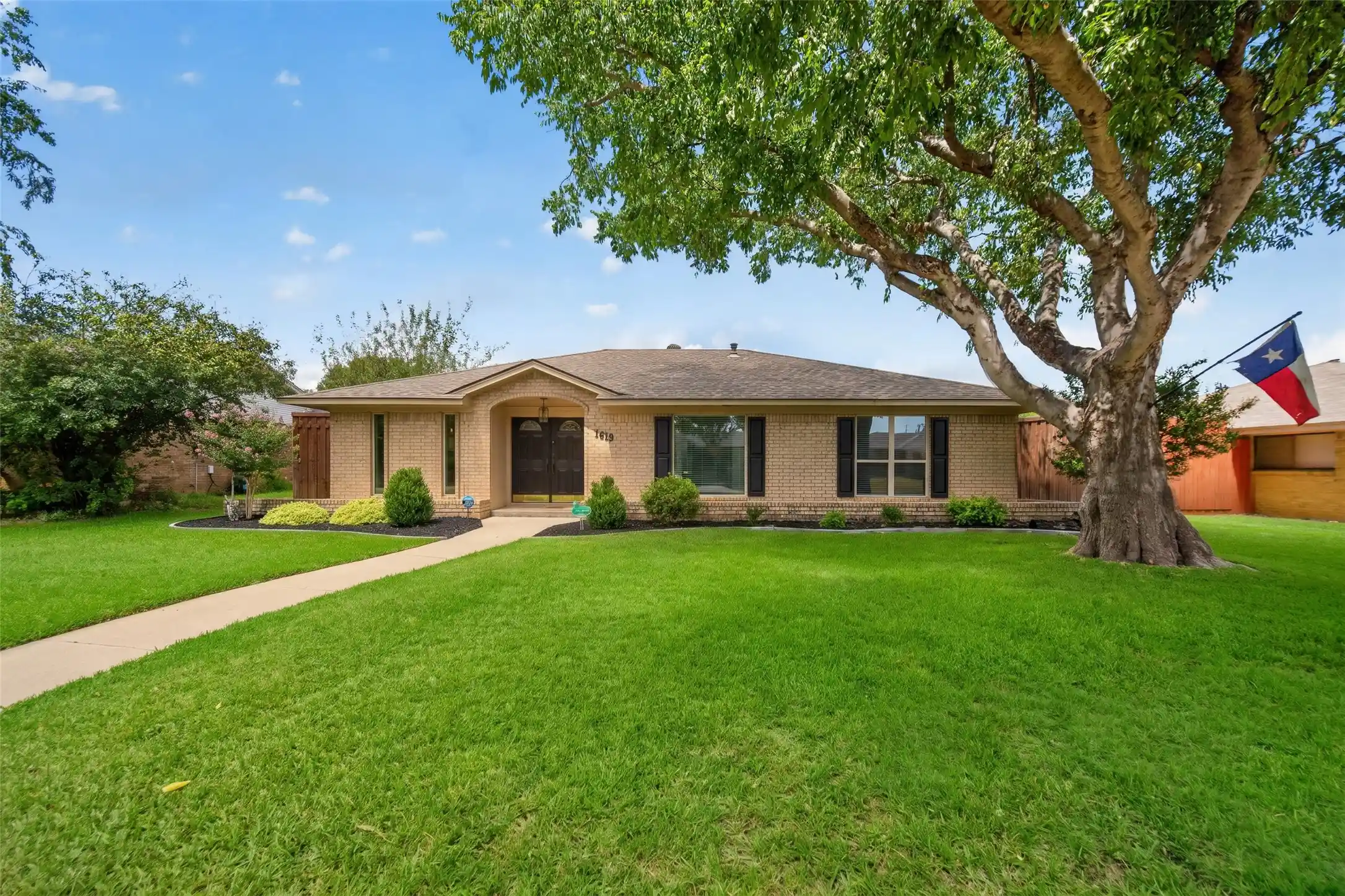 Photo 1 of Single family home for sale at 1619 University Dr, Richardson, TX 75081 | MLS# 21364293 | Listing updated on 2026-10-24