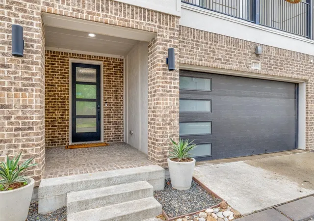 Photo 3 of Single family home for sale at 1410 Elevado Dr, Dallas, TX 75212 | MLS# 21364304 | Listing updated on 2026-08-29