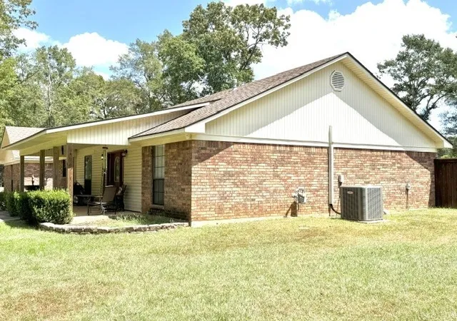 Photo 3 of Single family home for sale at 103 Dogwood Dr, Springhill, LA 71075 | MLS# 21364295 | Listing updated on 2026-08-21