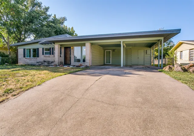Photo 2 of Sale Pending at 5205 Trail Lake Dr, Fort Worth, TX 76133 | MLS# 21363965 | Listing updated on 2026-08-31