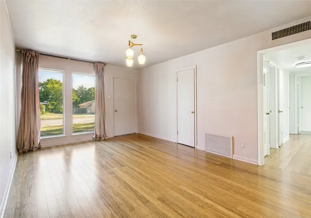 Photo 3 of Sale Pending at 5205 Trail Lake Dr, Fort Worth, TX 76133 | MLS# 21363965 | Listing updated on 2026-08-31
