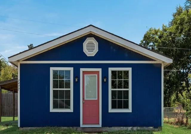 Photo 1 of Single family home for sale at 7477 Scenic Dr, Lone Oak, TX 75453 | MLS# 21364033 | Listing updated on 2026-08-21