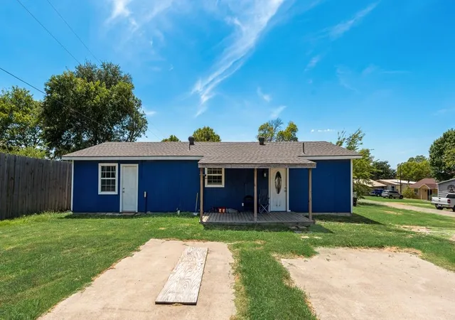 Photo 2 of Single family home for sale at 7477 Scenic Dr, Lone Oak, TX 75453 | MLS# 21364033 | Listing updated on 2026-08-21