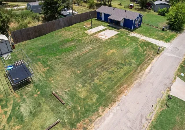 Photo 3 of Single family home for sale at 7477 Scenic Dr, Lone Oak, TX 75453 | MLS# 21364033 | Listing updated on 2026-08-21