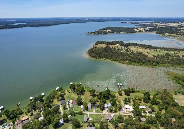 Photo 3 of Single family home for sale at 7477 Scenic Dr, Lone Oak, TX 75453 | MLS# 21364033 | Listing updated on 2026-09-23