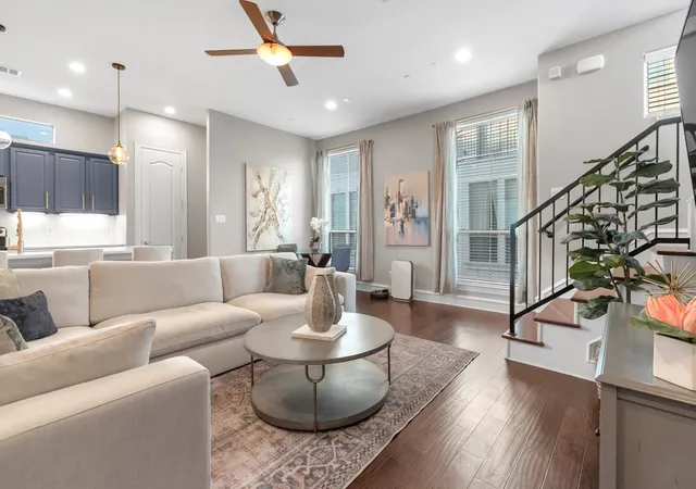 Listing Photo 4 - Condo for sale in building located at 2100 N Fitzhugh Ave, Dallas, TX 75204 - Unit #K