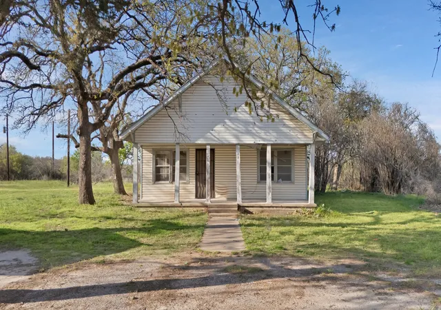 Photo 2 of Single family home for sale at 202 Johns Dr, Chico, TX 76431 | MLS# 21350287 | Listing updated on 2026-08-20