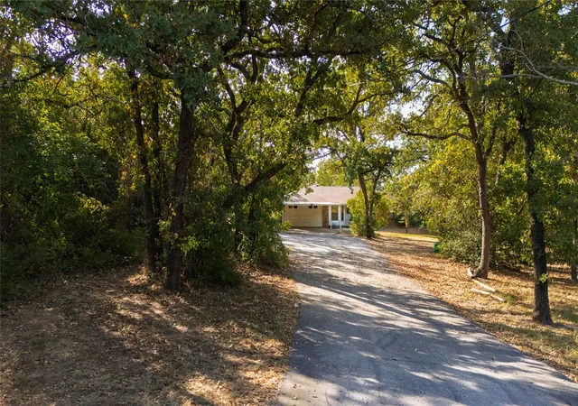 Photo 4 of Single family home for sale at 211 Oak Ct, Springtown, TX 76082 | MLS# 21363833 | Listing updated on 2026-08-25