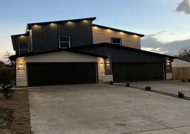 Photo 3 of Single family home for sale at 1650 Hudspeth Ave, Dallas, TX 75216 | MLS# 21356985 | Listing updated on 2026-08-25