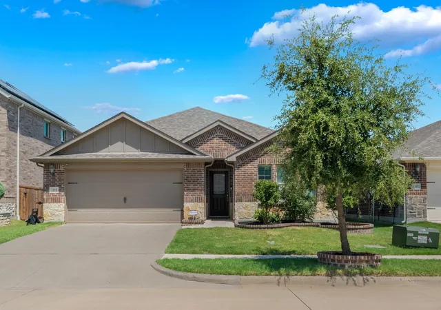 Photo 1 of Single family home for sale at 1805 Gold Mine Trl, Aubrey, TX 76227 | MLS# 21364431 | Listing updated on 2026-08-20