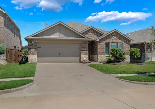 Photo 3 of Single family home for sale at 1805 Gold Mine Trl, Aubrey, TX 76227 | MLS# 21364431 | Listing updated on 2026-08-20